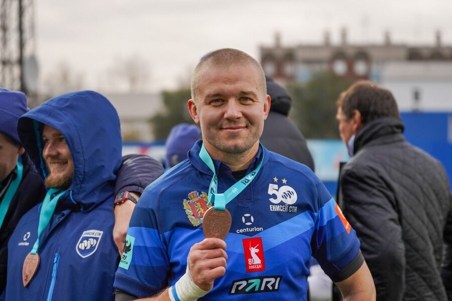 1765268303095880800 1